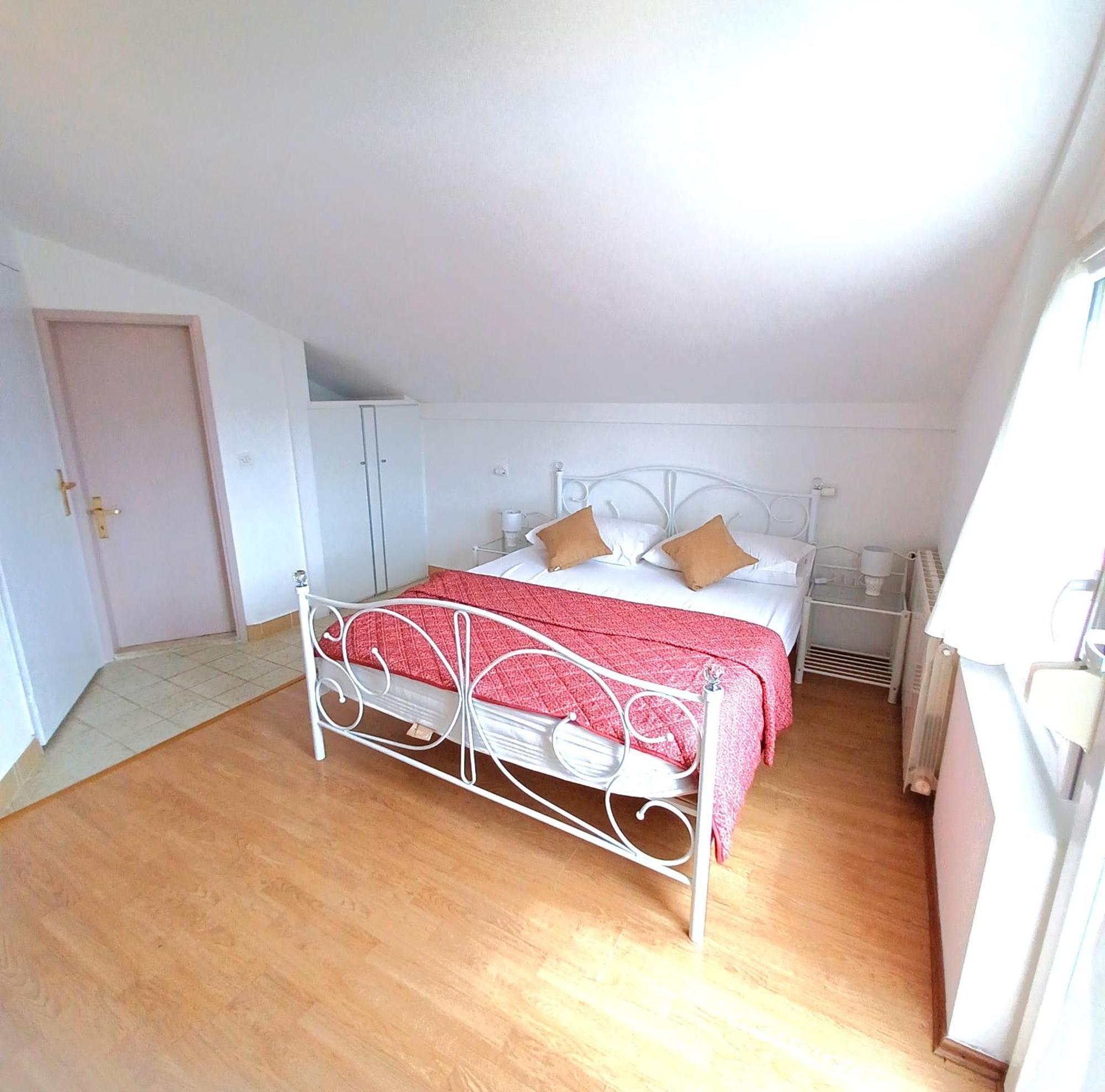Guesthouse Cecilia 2 Malinska Extérieur photo