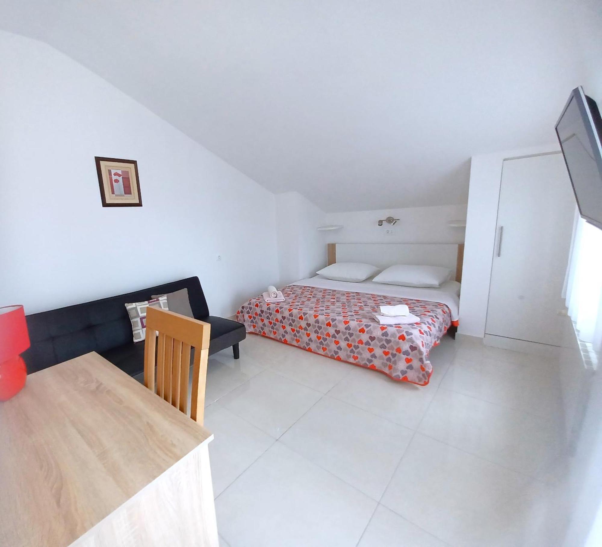 Guesthouse Cecilia 2 Malinska Extérieur photo